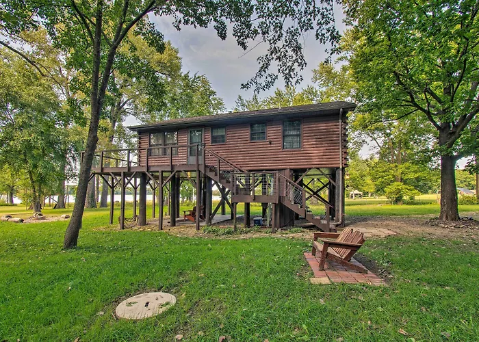 Cozy Riverfront Getaway: Fishing On-Site!