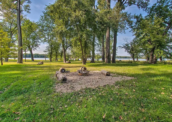 Cozy Riverfront Getaway: Fishing On-Site!