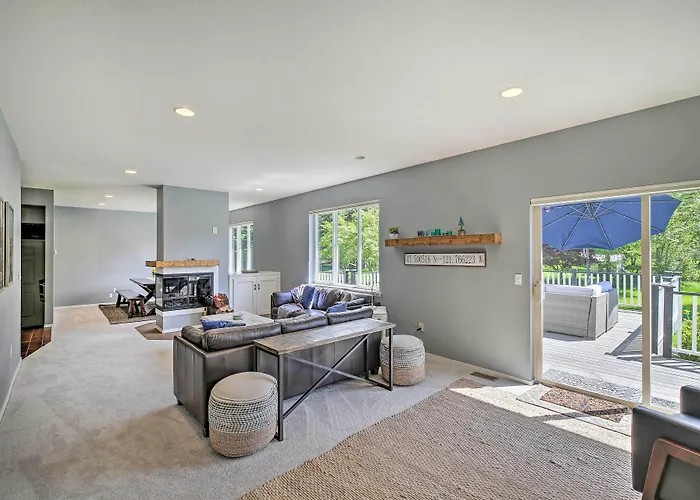 Riverside North Bend Oasis: Stunning Mountain View