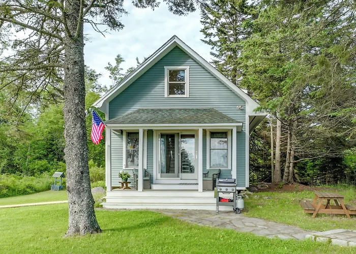Charming Stonington Studio W/ Ocean Views!