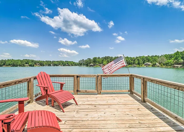 Lake Martin Cabin W/ Luxury Dock & Kayaks!