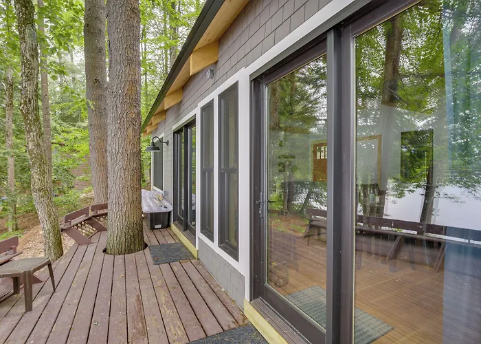 Lakefront Hartford Cabin W/ Canoe & Boat Ramp