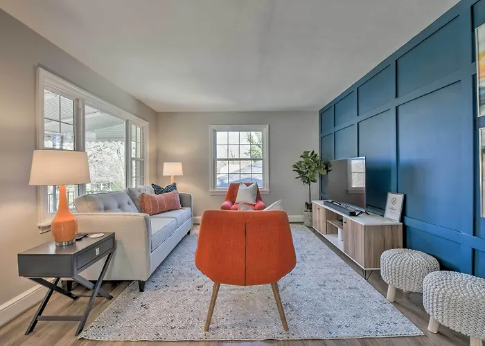 Mid-Century Modern Cottage In Ardmore Area!