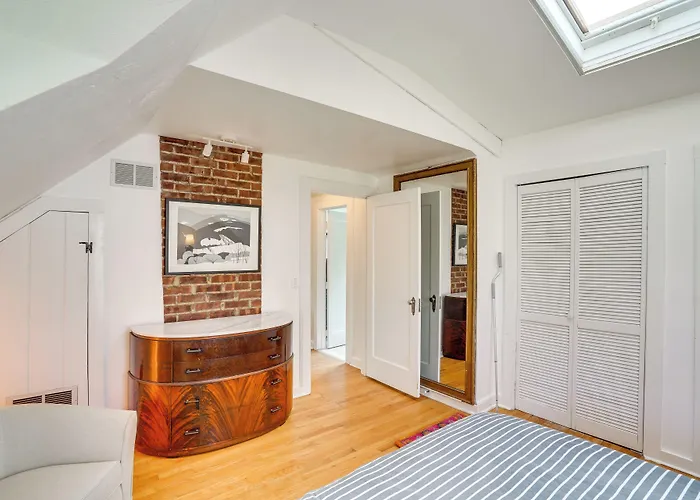 Quaint Woodstock Escape - 2 Mi To Tinker St!