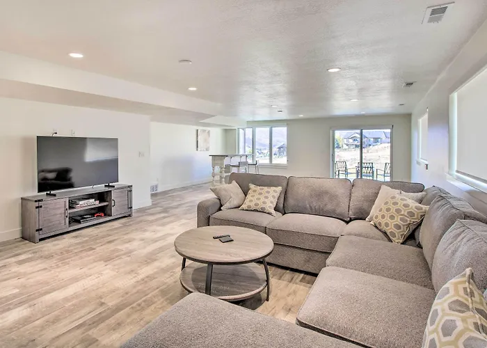 Scenic Eden Gem W/ Hot Tub ~ 6 Mi To Ski Area