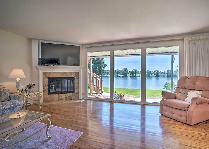 Lake House W/ Hot Tub - 1 Mi To Surf 'N Slide