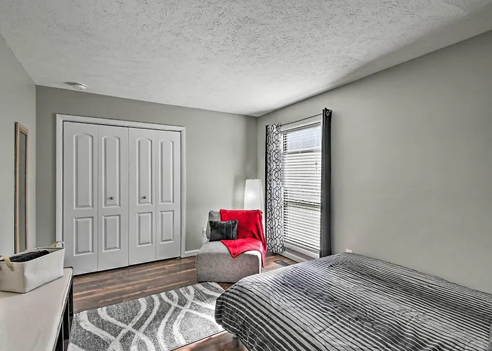 Updated Fayetville Townhome-Away-From-Home W/ Yard