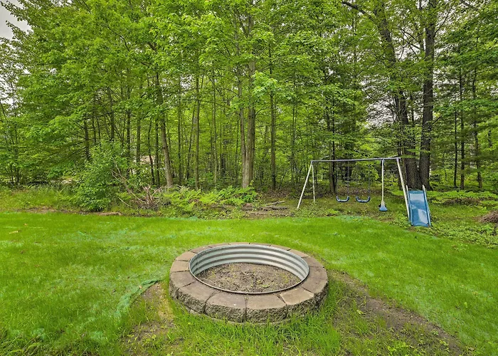 Vacation Rental In-Between Houghton & Higgins Lake