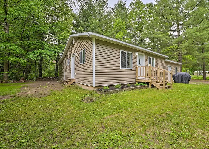 Vacation Rental In-Between Houghton & Higgins Lake