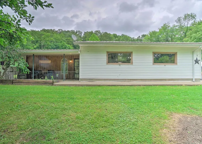 Quaint Zanesville Home W/ Game Room & Yard!