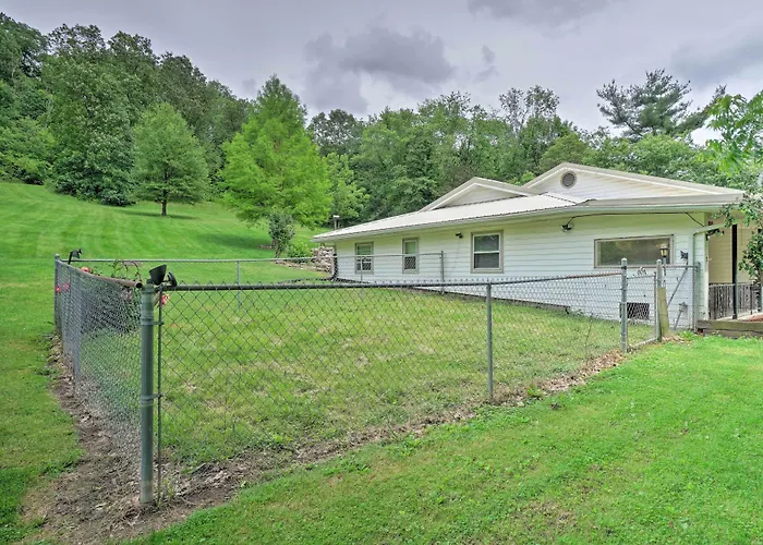 Quaint Zanesville Home W/ Game Room & Yard!
