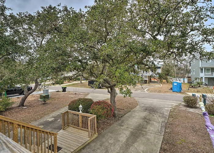 Cozy Oak Island House < 1 Mi To Beaches!