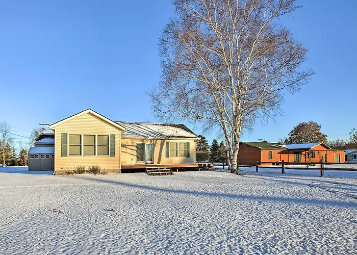 Cozy Riverfront Home W/ Fire Pit In Houghton Lake!