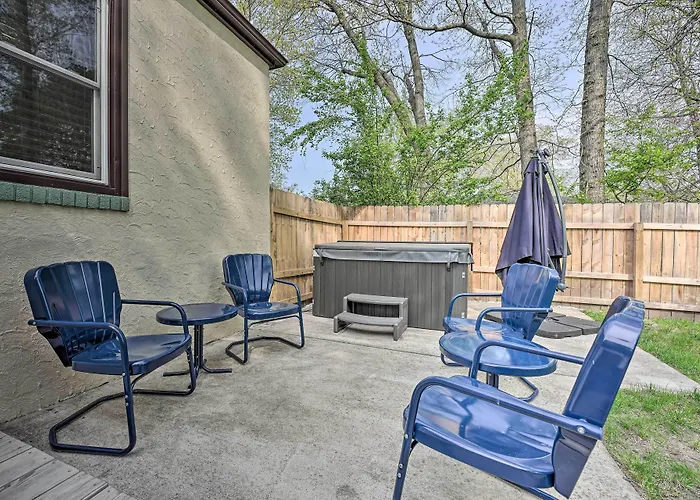 Benton Harbor 'Gracie Cottage' W/ Hot Tub + Yard!