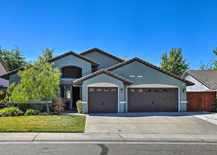 Spacious Folsom Getaway W/ Pool & Hot Tub!