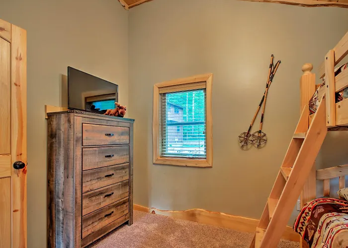 Timber Home: Walk To Slopes & N Conway Shops!