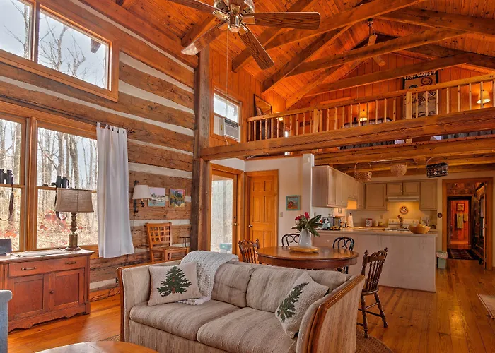 Cozy Cumberland Mountain Cabin W/ Stunning Views!