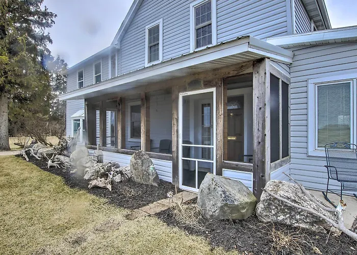 Spacious Sheboygan Home W/ Grill & Fire Pit!