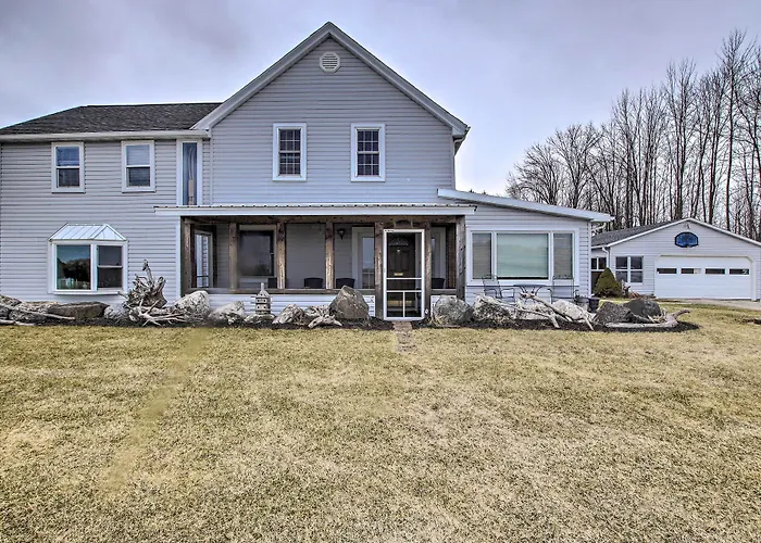 Spacious Sheboygan Home W/ Grill & Fire Pit!