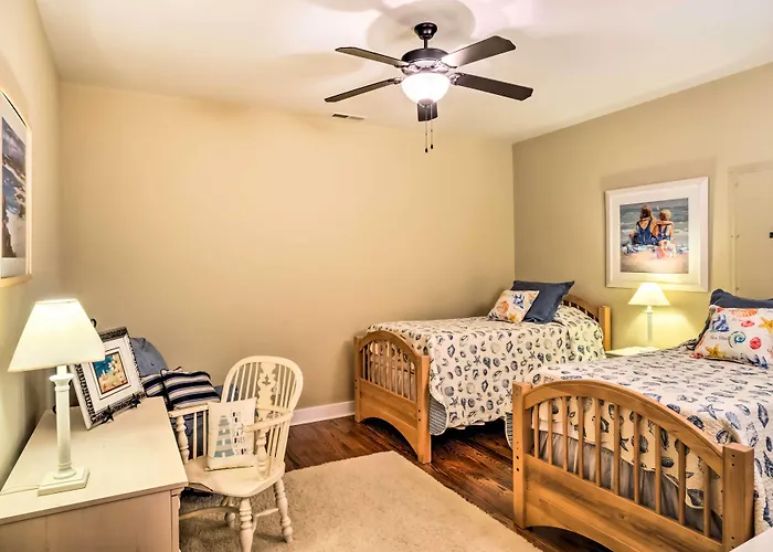 Center Hill Lake Rental: Steps To Hurricane Marina