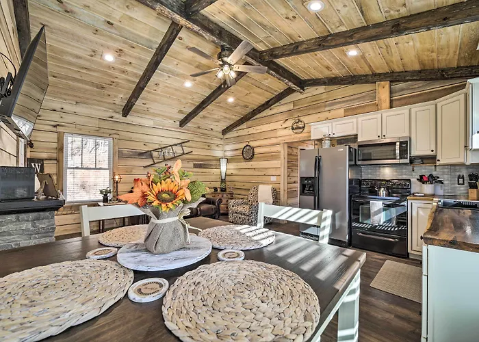 Modern Cabin W/ Fire Pit < 3 Mi To Trails!