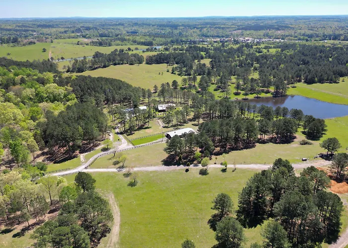Spacious Alabama Retreat - Deck, Grill & Fire Pit!