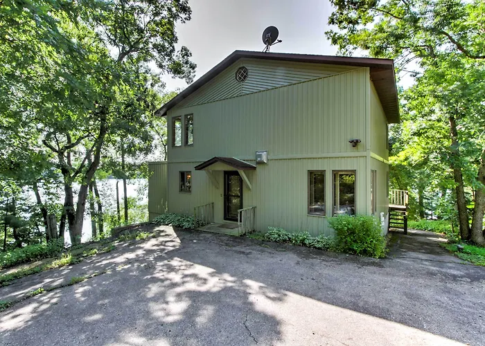 Waupaca Lakefront Home W/ Pool Table & Dock!