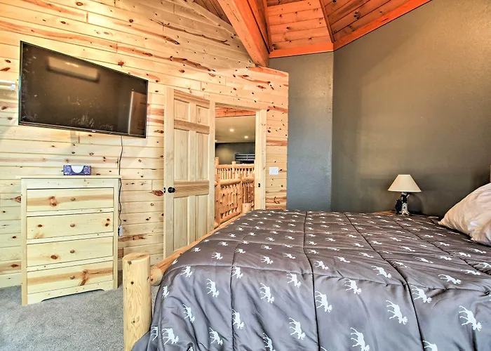 Waterfront Lake Mille Lacs Lodge W/ Deck + Grill!
