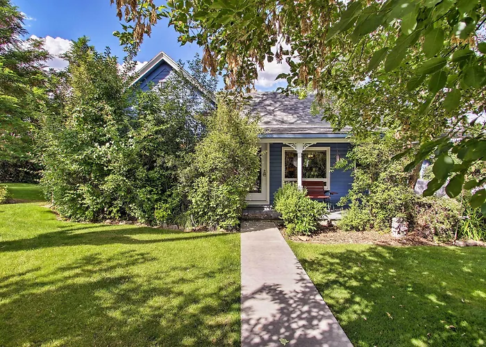 Cozy Home W/ Hot Tub: Half Mi To Salmon River!