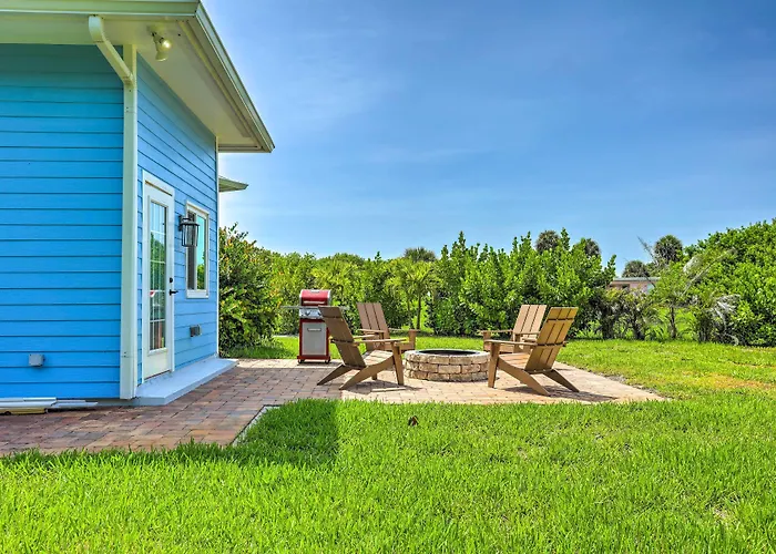 Hutchinson Island Cottage: Steps To The Beach