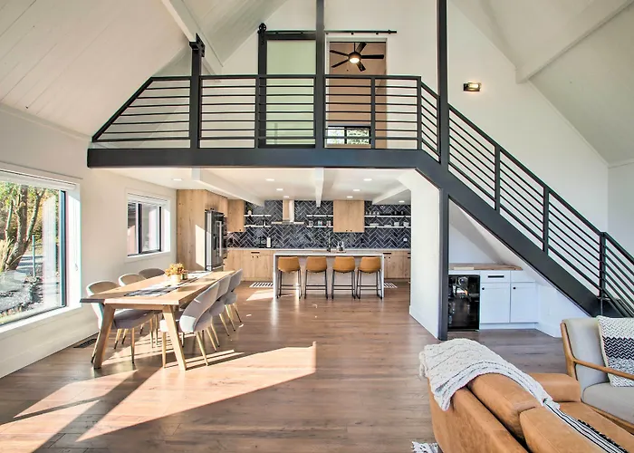 A Contemporary Dream: Lakefront Rathdrum Oasis!