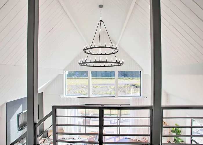 A Contemporary Dream: Lakefront Rathdrum Oasis!
