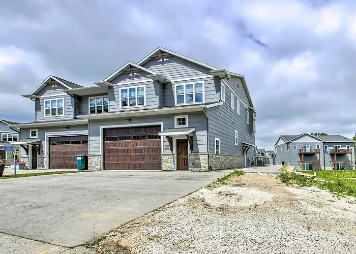 Chic Plymouth Townhome < 1 Mi To Road America