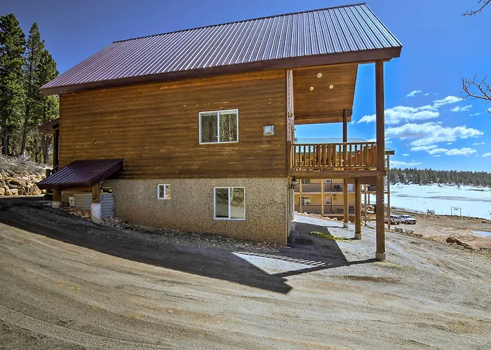 Whistling Woods Cabin: Meadow Views + Gas Grill!