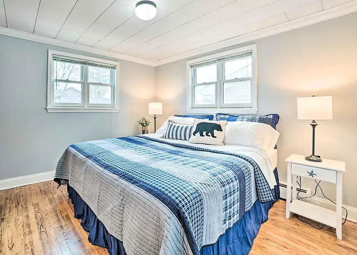 Houghton Lake Cottage W/ New Private Deck!