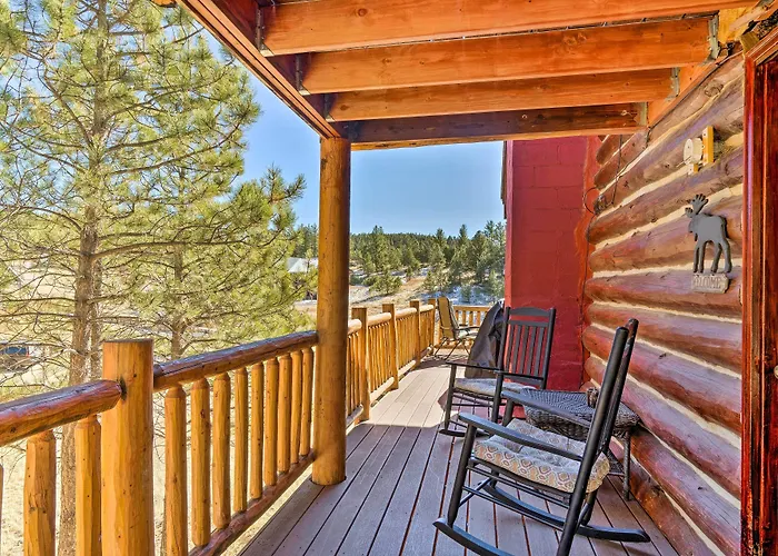 Classic Colorado Log Home W/ Mountain Views!