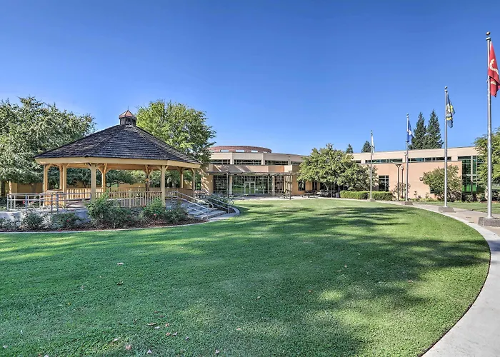 Boho-Chic Folsom Retreat: Walkable Location!