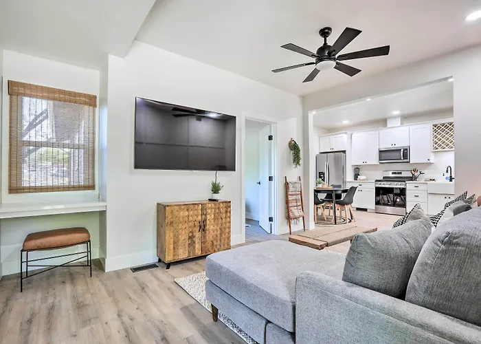Boho-Chic Folsom Retreat: Walkable Location!