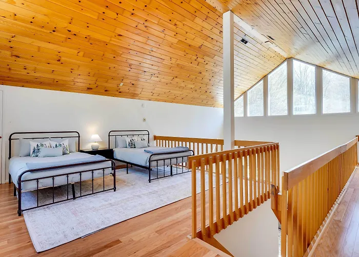 Lake George Oasis W/ 9 Acres, Hot Tub & Game Room!