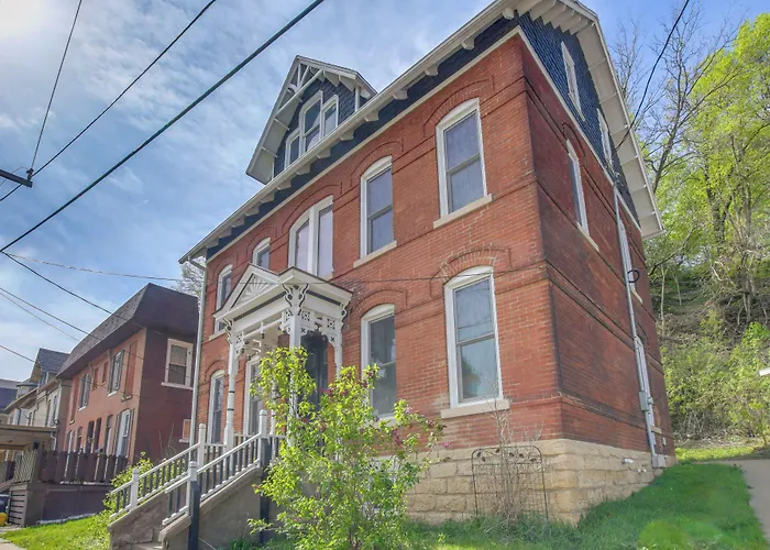 < 1 Mi To Downtown: Historic Dubuque Gem!