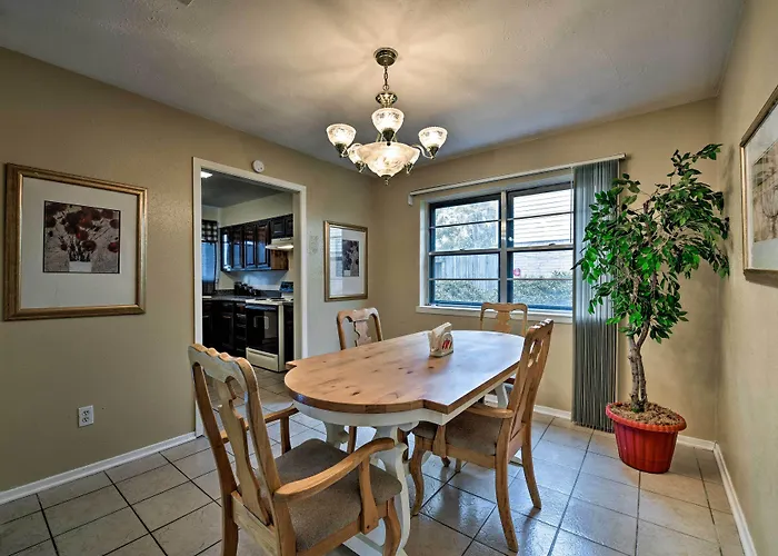 Pet-Friendly Missouri City Home W/ Fenced-In Yard!