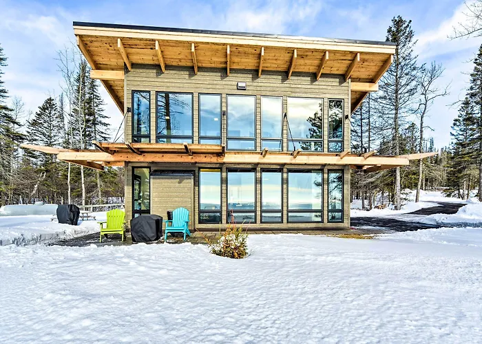 Lake Superior Fall/Winter Cabin: Fire Pit & Beach