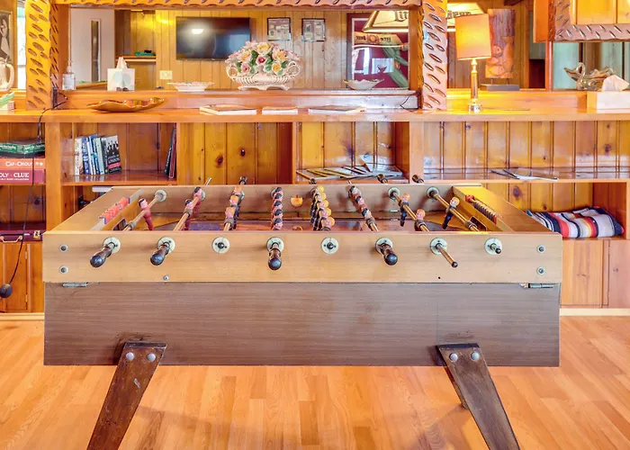 Retro Rhinelander Lake Retreat W/ Fire Pit!