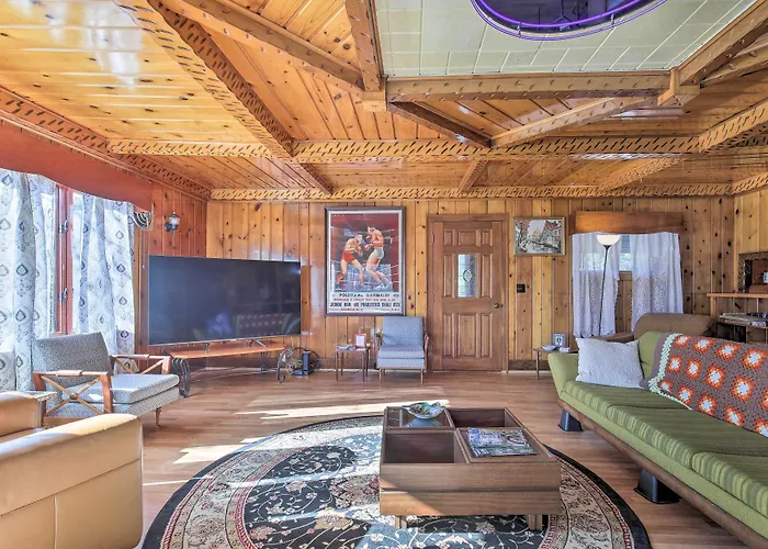 Retro Rhinelander Lake Retreat W/ Fire Pit!