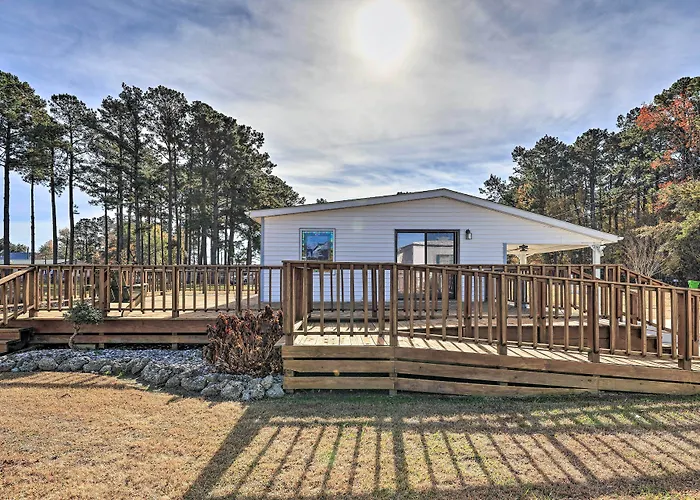 'Cozy Cottage' W/ Shared Dock On Dawson Creek