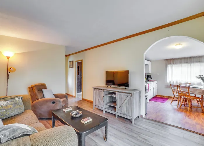 Rustic Retreat W/ Deck: 1 Mi To Table Rock Lake