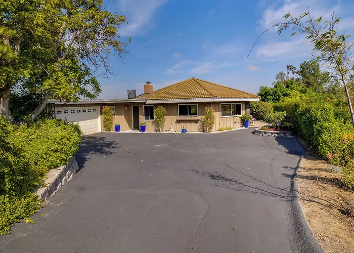 Fallbrook Home W/ Mountain Views: Close To Hiking!