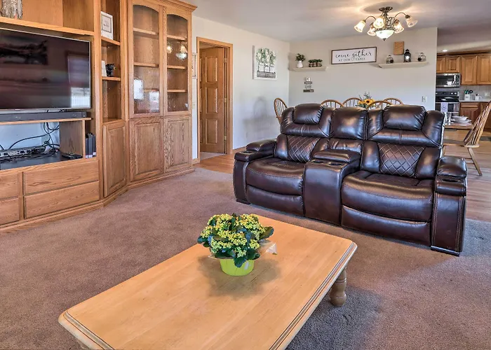 Welcoming Canon City Abode - Walk To River!