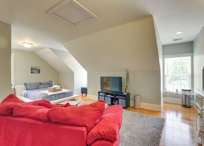 4 Mi To Dtwn: Simplistic Summerville Studio