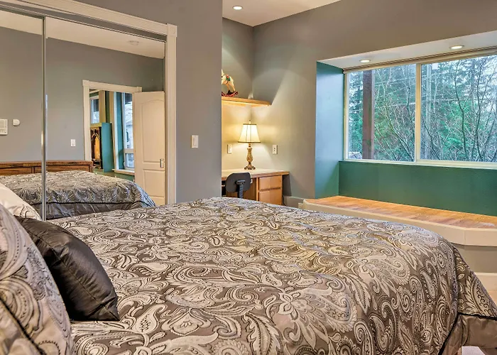 Ketchikan Home: Bay Views, 1/2 Mi To Hiking Trails